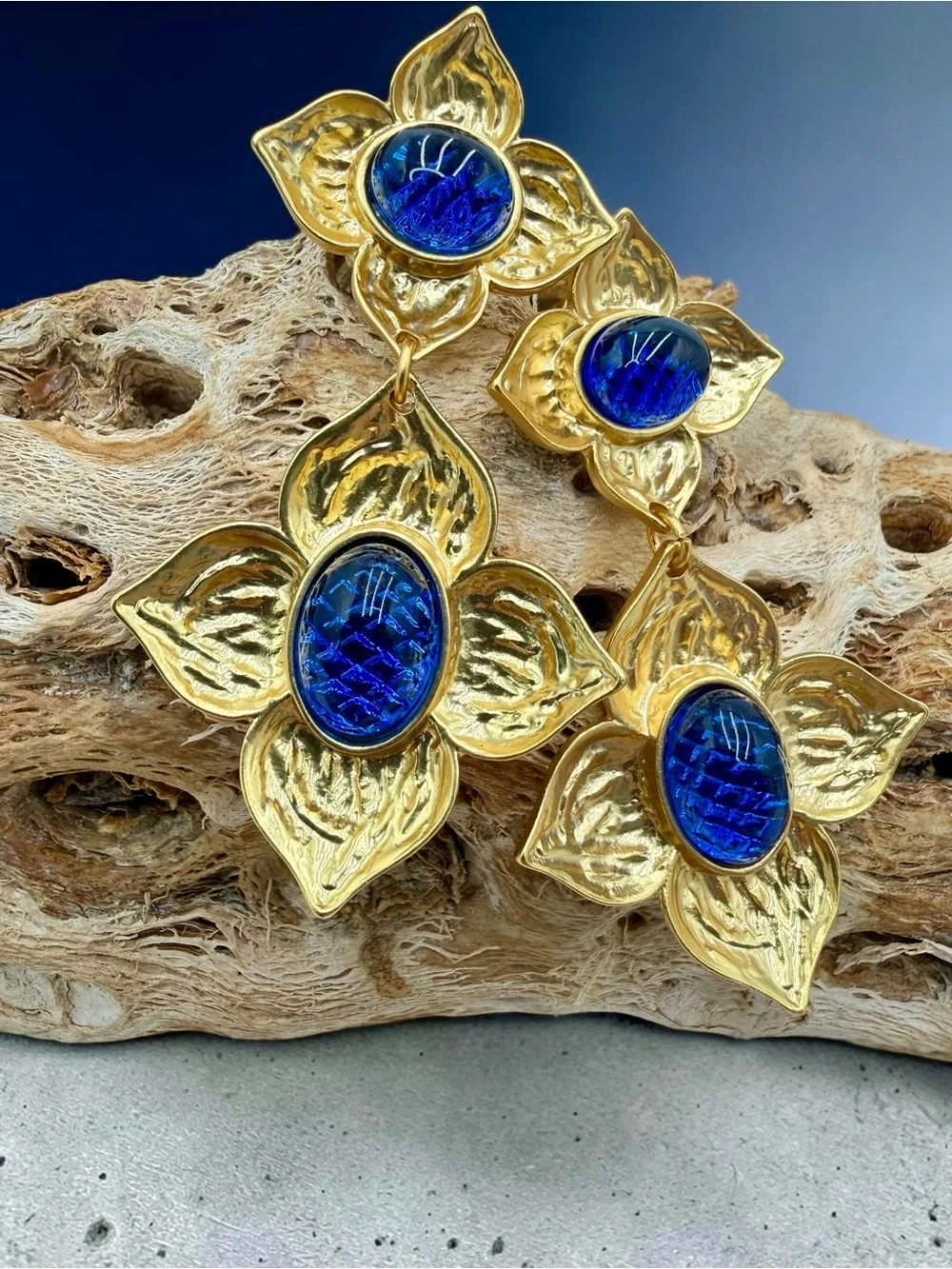 Kenneth Jay Lane KJL Gold Tone Blue Glass Floral Dangle Earrings 2.75” Glamorous